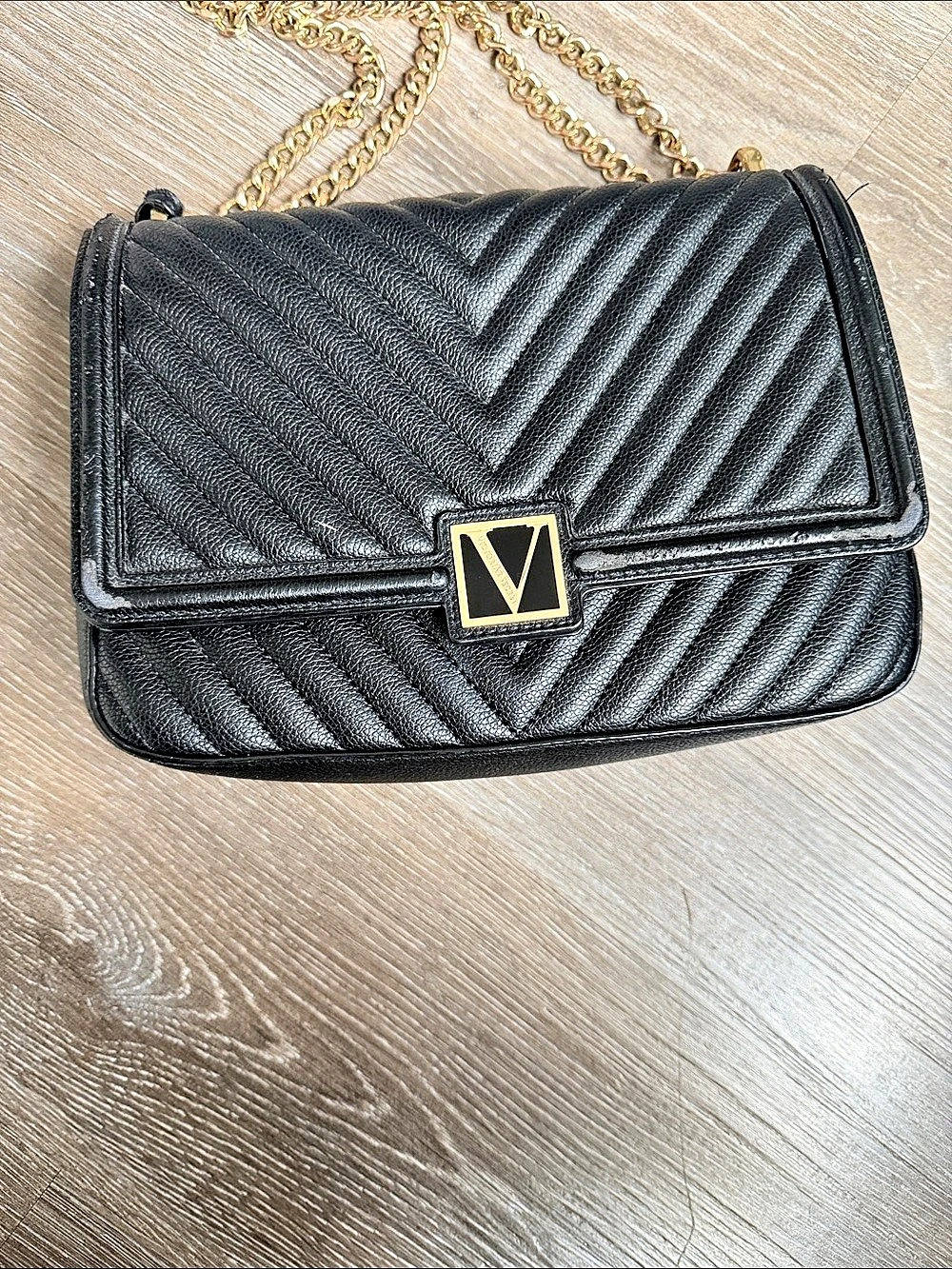 Victoria's Secret Chevron V-Quilt Crossbody Bag Quilted Shoulder Bag in Black